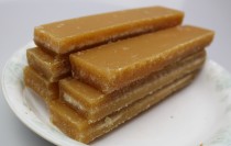 Xijiang Norn sugar golden yellow tablet sugar Guangxi soil yellow red ice sugar block enzyme with sugar water cooking pastry with bornsugar