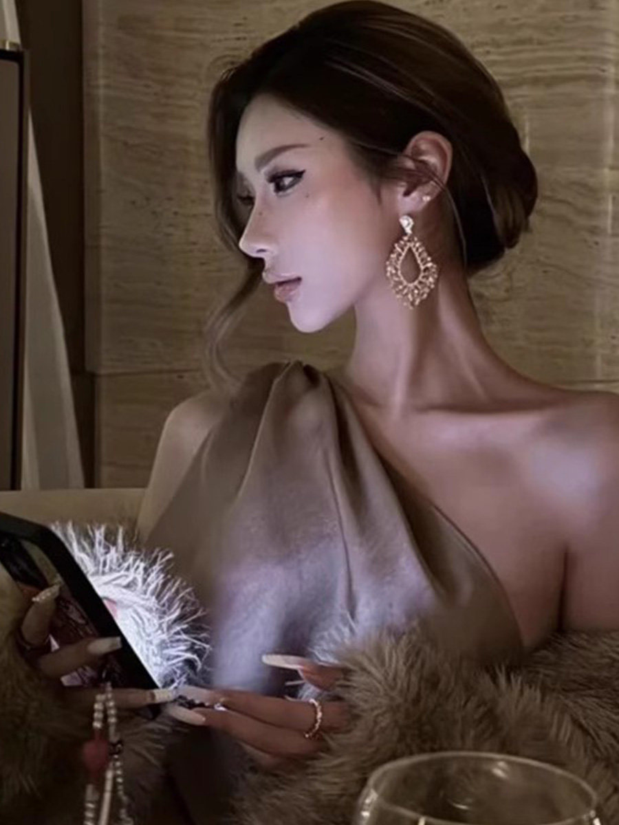 Flash Zircon Earrings for Women 2025 New Popular Style Light Luxury High-End Niche Unique Retro Earrings Personality Exaggerated Ear Accessories