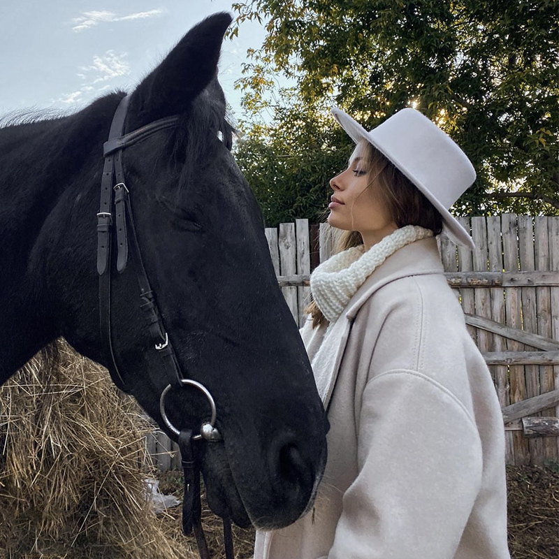 High-End White Wool Flat-Top Hat for Women, Autumn and Winter European and American Retro French Fashion British Felt Hat Jazz Hat
