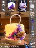 Ярко -желтая вода и небо