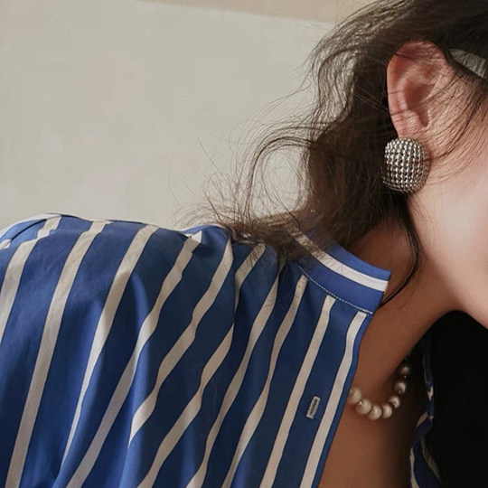 Bring Your Own Aura: Zhang Yue'Er's Same Style Hollow Round Bead Earrings for Women, European and American Exaggerated High-End Vintage Earrings/Ear Clips