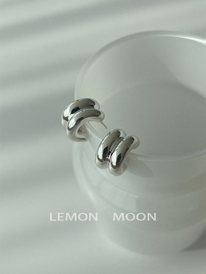 Cool feeling, high-end ins cool style double-layer c-shaped earrings for women, niche design, exquisite and fashionable mosquito coil disc ear clips