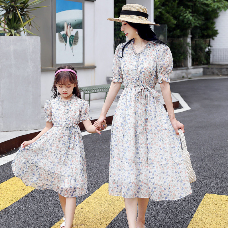 High-end pro-sub-loading summer dress beach dresses foreign pie 2022 new fried street mother women dress Korean version snow-spinning dress