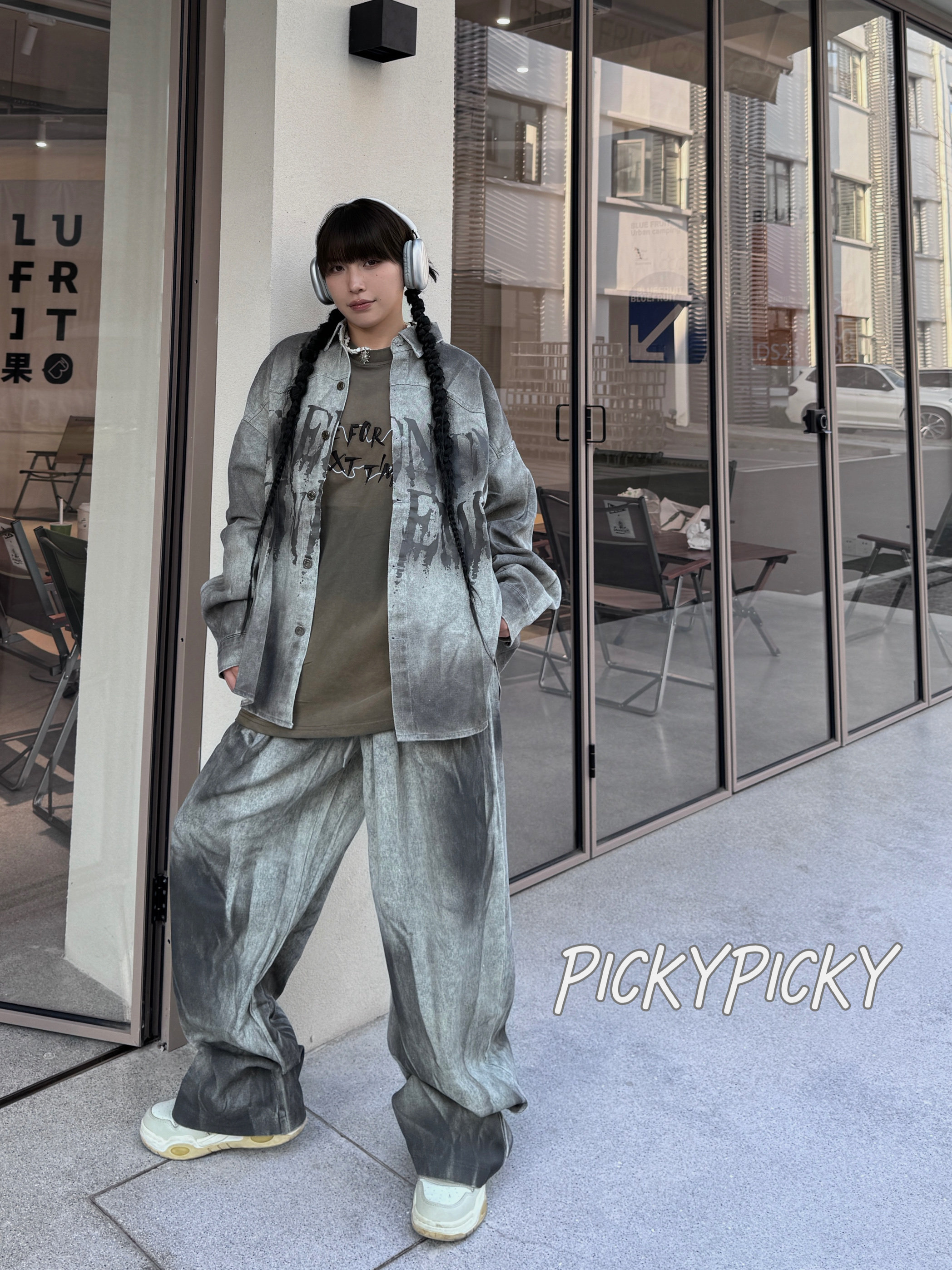 Obsessed! pickypicky Hand-Painted Graffiti Denim Set – Your Spring Street Style - Detail image 3