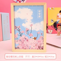 Кошка прячется на вишне