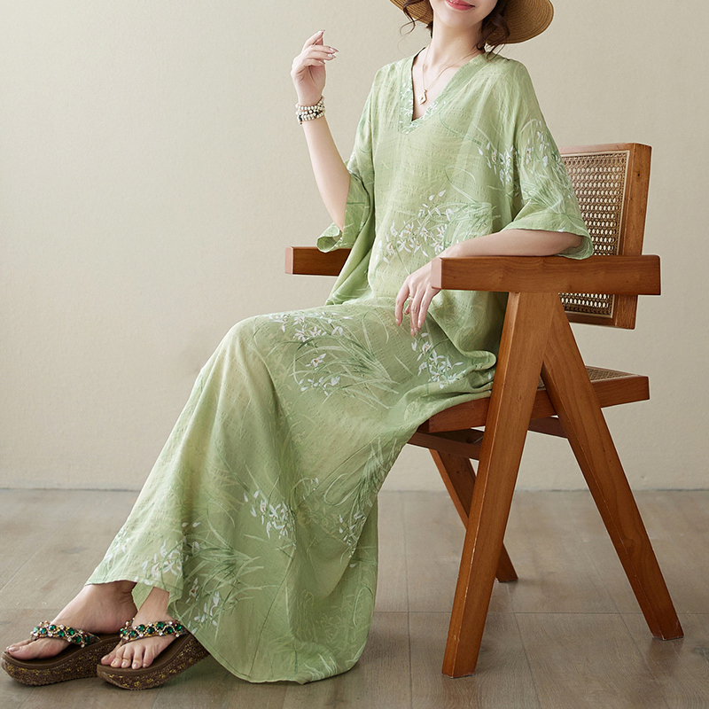 Women's Summer V-Neck Cotton and Linen Plus-Size Loose Artistic Vacation-Style Beach Dress Retro Long Robe That Covers the Body Women's Summer V-Neck Cotton and Linen Plus-Size Loose Artistic Vacation-Style Beach Dress Retro Long Robe That Covers the Body