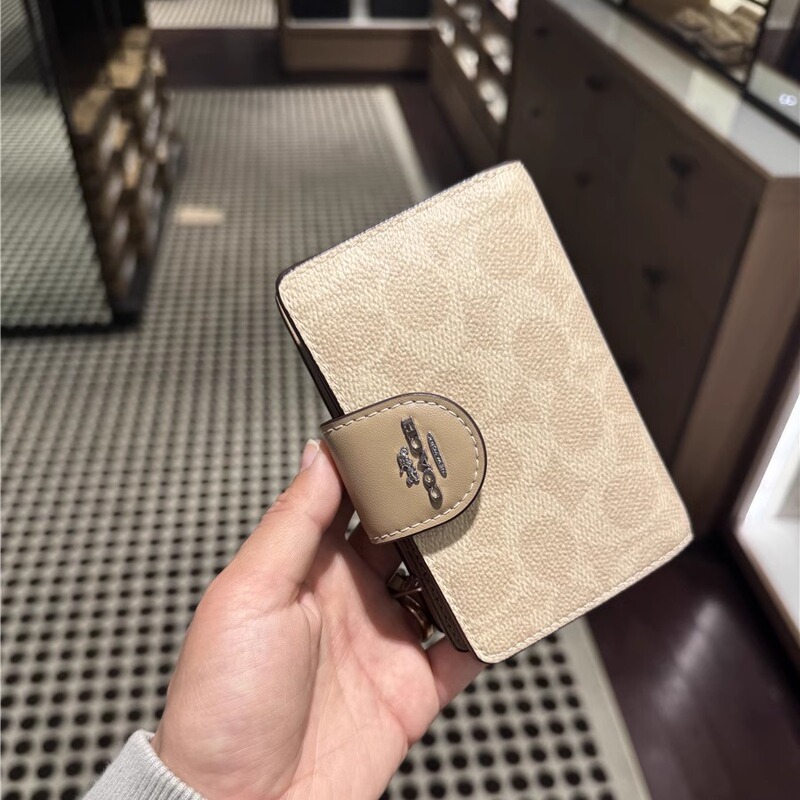 Combined Shipping from the Us to Buy Coach Women's Classic Buckle Logo Print Bifold Short Wallet Coin Purse Combined Shipping from the Us to Buy Coach Women's Classic Buckle Logo Print Bifold Short Wallet Coin Purse