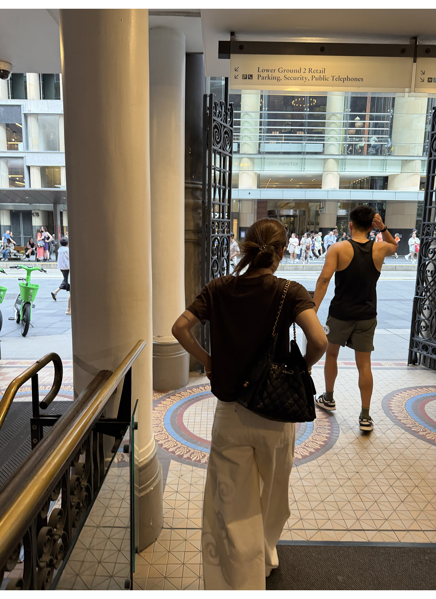 LelyMooch хлопково-льняная футболка с коротким рукавом кофейного цвета с художественным принтом и серебряными буквами