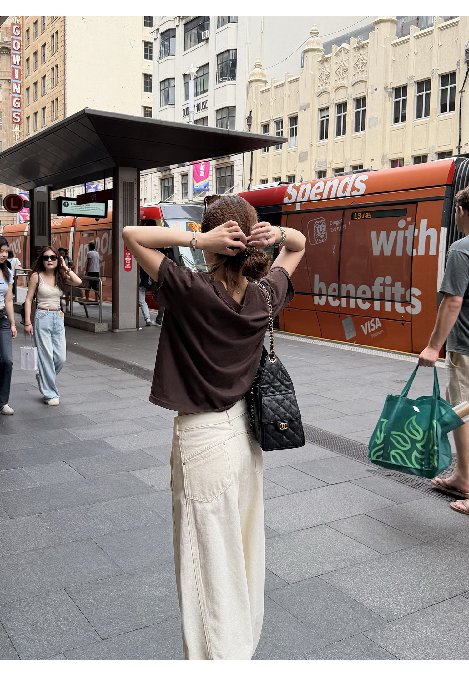 LelyMooch хлопково-льняная футболка с коротким рукавом кофейного цвета с художественным принтом и серебряными буквами