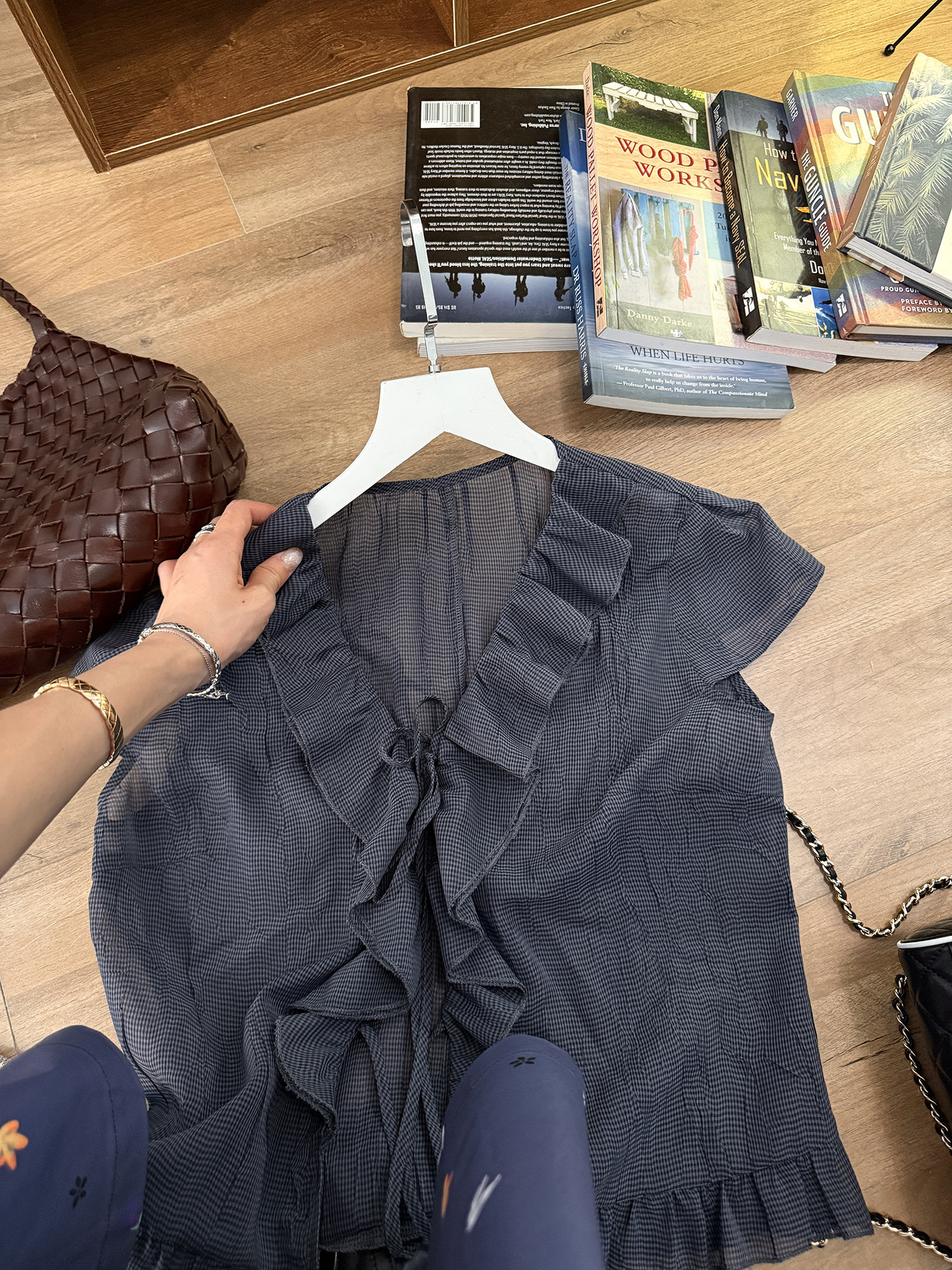 Рубашка с коротким рукавом с охлаждающим эффектом и помятым дизайном, серо-синяя клетчатая блузка, женская летняя одежда 2025