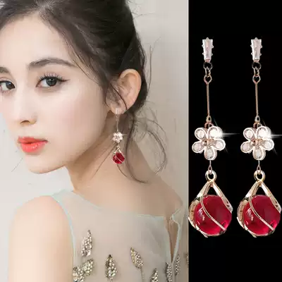 Design sense ear needle 2021 New Tide earrings Korean bride Net red earrings female earrings temperament red long version