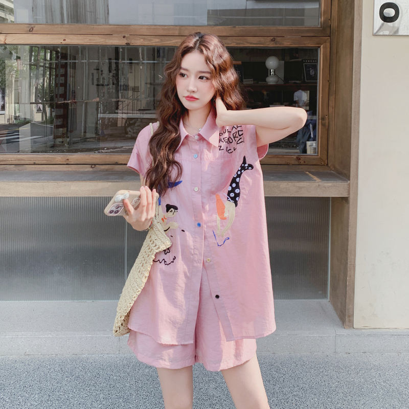 Pink Embroidered Shirt Set for Women 2026 Summer New Style Petite Super Pretty Loose Shorts Outfit Two-Piece Set Pink Embroidered Shirt Set for Women 2026 Summer New Style Petite Super Pretty Loose Shorts Outfit Two-Piece Set
