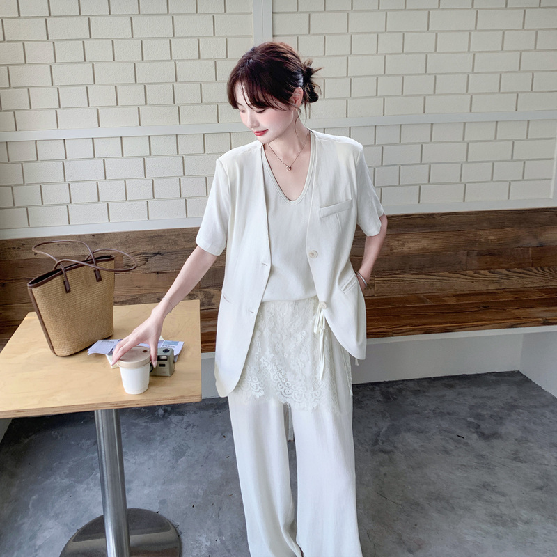 Simple and Elegant Short-Sleeved Suit for Women, 2026 Summer New Style, Relaxed Casual Vest, Wide-Leg Pants, Three-Piece Set