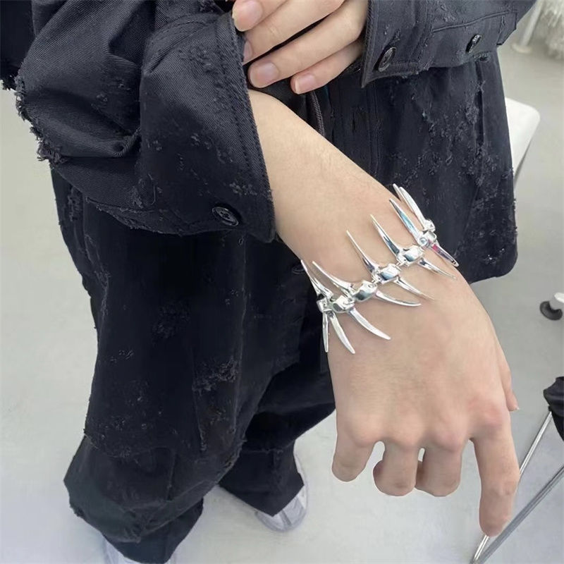 Thorn Fish Bone Spike Sharp Tooth Silver Bracelet Punk Hip-Hop Hot Girl Style Skeleton Couple Unisex Bracelet for Men and Women
