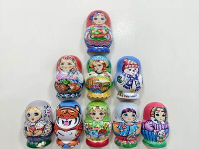 Magnetic wooden fridge magnets with Russian matryoshka patterns, tourist souvenirs and festival gifts for the Harbin Ice and Snow Festival