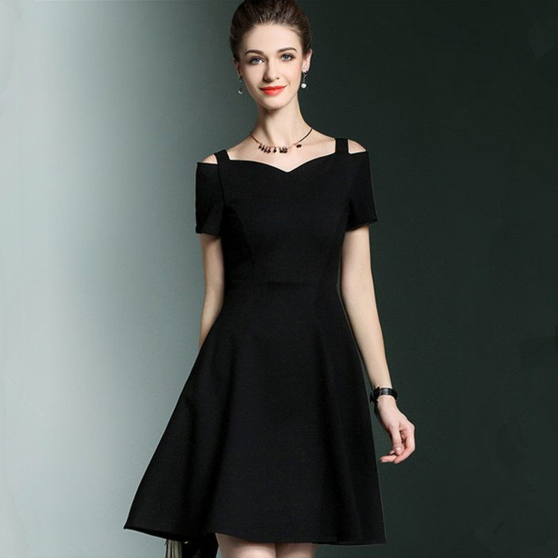 欧洲站2018春季新款短袖连衣裙女优雅小黑裙一字领显瘦赫本风裙子