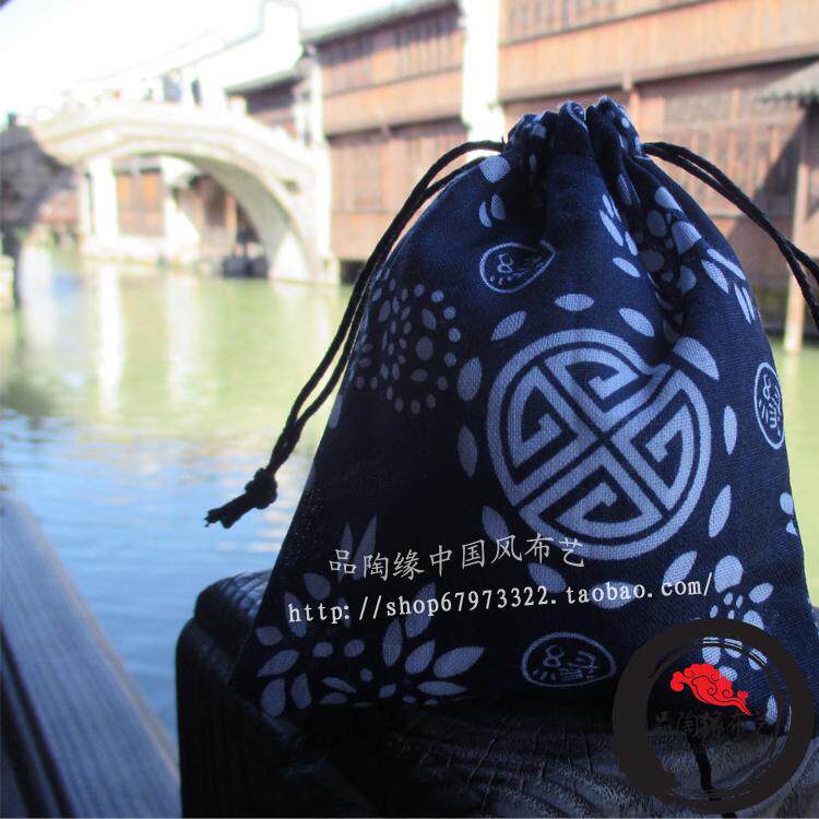 2020 new hot selling classic blue and white cloth bead bag jewelry bag ceramic packaging pull cloth bag