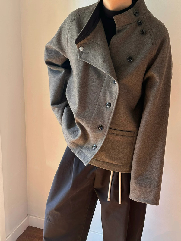 Lem 18Aw Collectible Single-Piece Pure Wool Fabric Asymmetrical Corner-Cut Coat Jacket with Button Placket Short Wool Coat