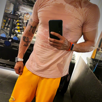 (Radish Cooperative) Zhen Ge with solid color sports T-shirt curved hem round neck breathable fitness short sleeves