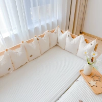 Сливочный северный носовой медведь