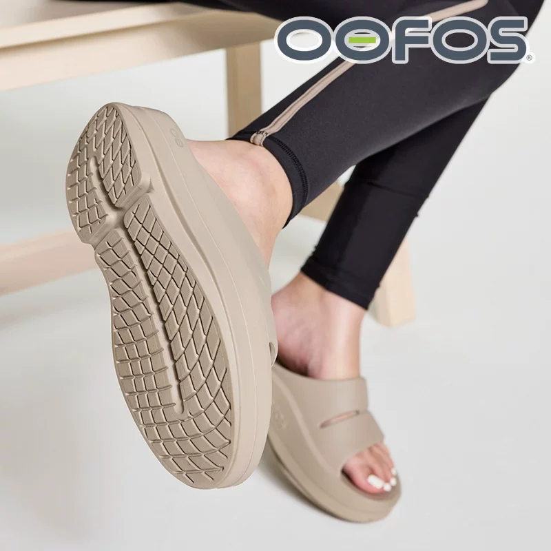 Обувь OOFOS с глянцевой поверхности и утепленной подошвой для повышения амортизации, дом и улица, домашняя обувь для slippers