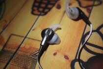 Secondhand Bose IE2 2nd generation Apple Android Line Control Earphone Doctor Classic Collection Case Tasty