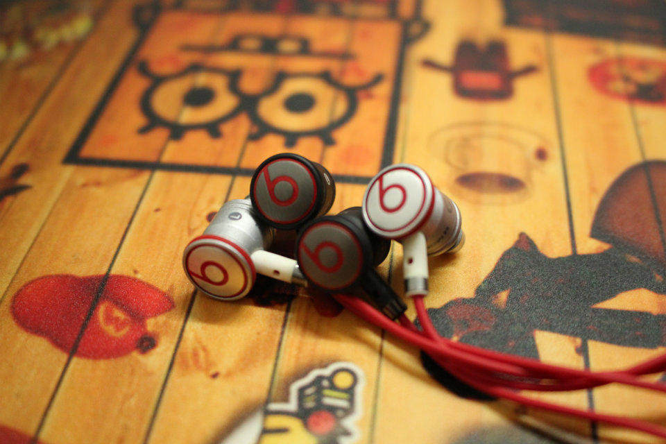 Second-hand Beats URBEATS 1 0beats headphones into the ear-like magic sound line control ibeats love each other