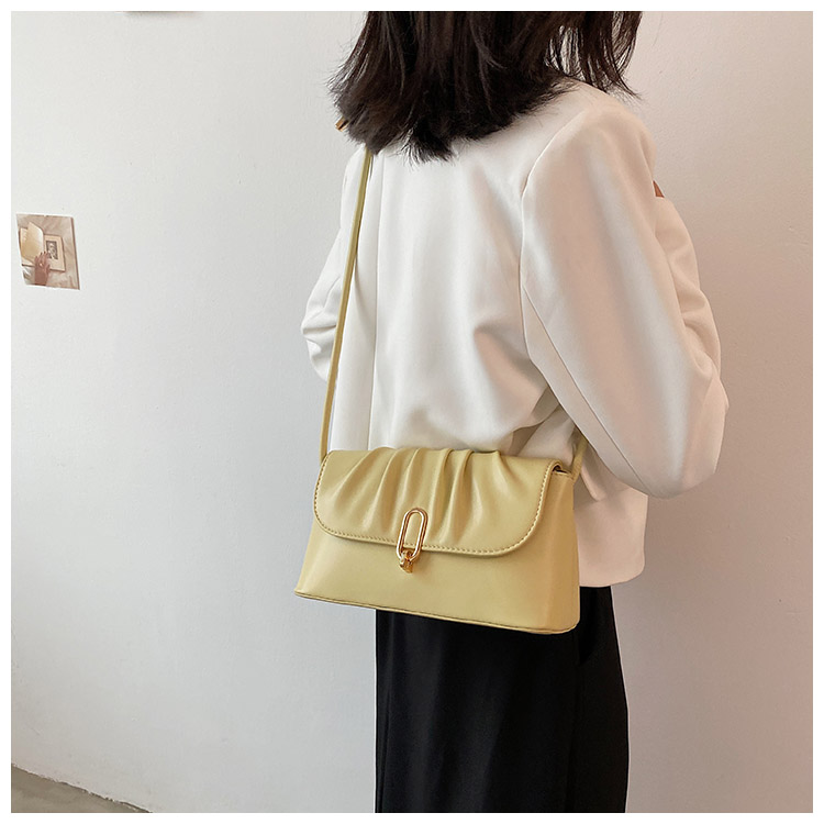 Fashion Metal Botton Solid Color Shoulder Bag display picture 4