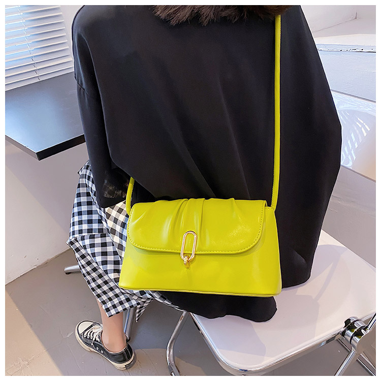 Fashion Metal Botton Solid Color Shoulder Bag display picture 7