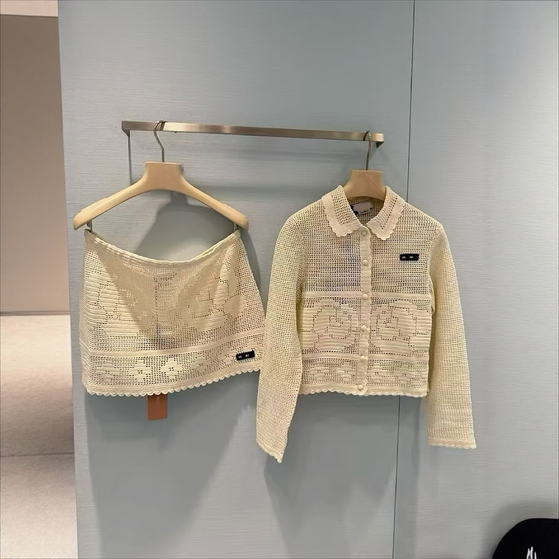Nanyou Haute Couture 26 Summer Zhang Yuanying's Same Style Lapel Hollow-Out Long-Sleeve Knit Top, Slimming and Versatile Short Top Nanyou Haute Couture 26 Summer Zhang Yuanying's Same Style Lapel Hollow-Out Long-Sleeve Knit Top, Slimming and Versatile Short Top