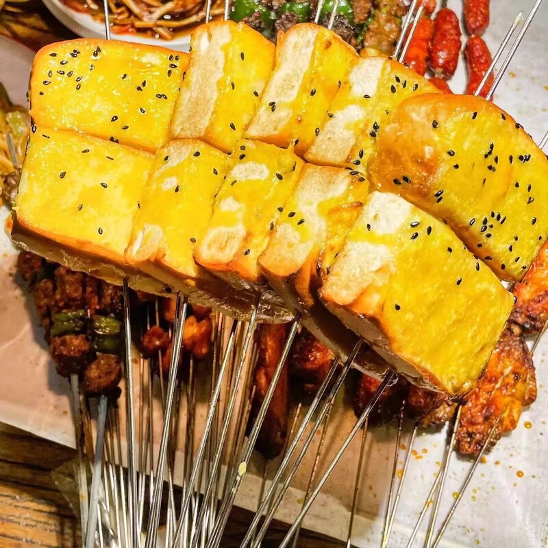 The Popular Barbecue Bread from the Barbecue Shop Is Available in Pre-Cut Slices for Commercial Use at Stalls. Look for Zeyufu Barbecue Bread