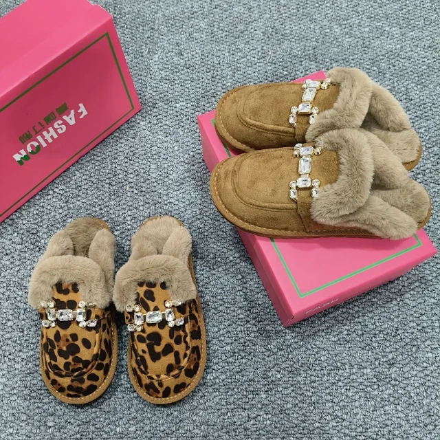 2025 New Winter Non-Slip Wear-Resistant Flat-Soled Fur Slippers for Women, Thickened Fashionable Casual Indoor and Outdoor Furry Shoes 2025 New Winter Non-Slip Wear-Resistant Flat-Soled Fur Slippers for Women, Thickened Fashionable Casual Indoor and Outdoor Furry Shoes
