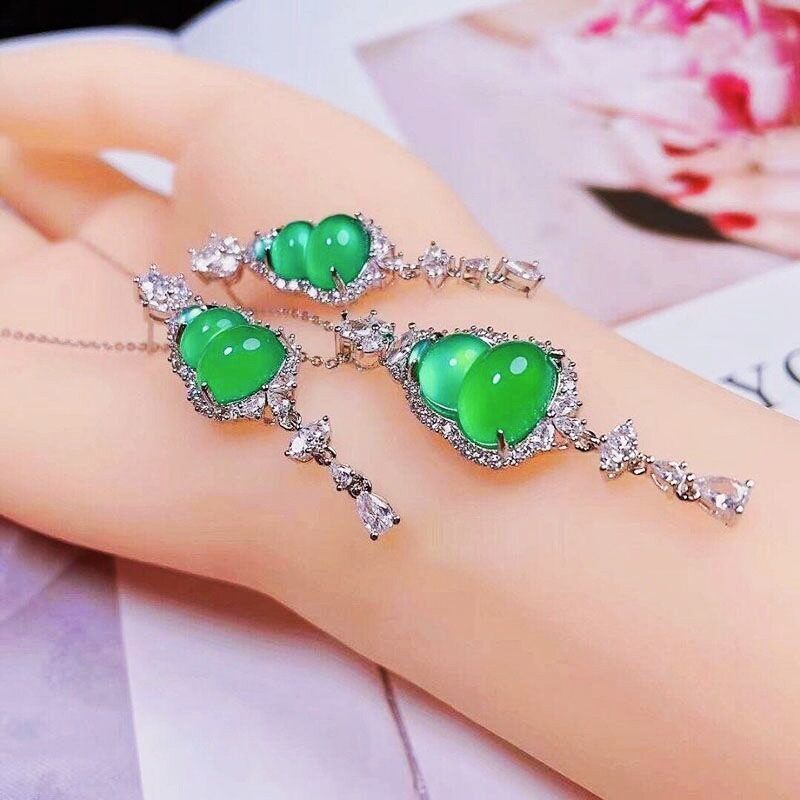 Natural Emerald Green Jade Medullary Plinth Pendant Earrings Emperors Emerald King Green Jade Lock Bone Chain Safety Buttoned Suit Necklace Pendant-Taobao