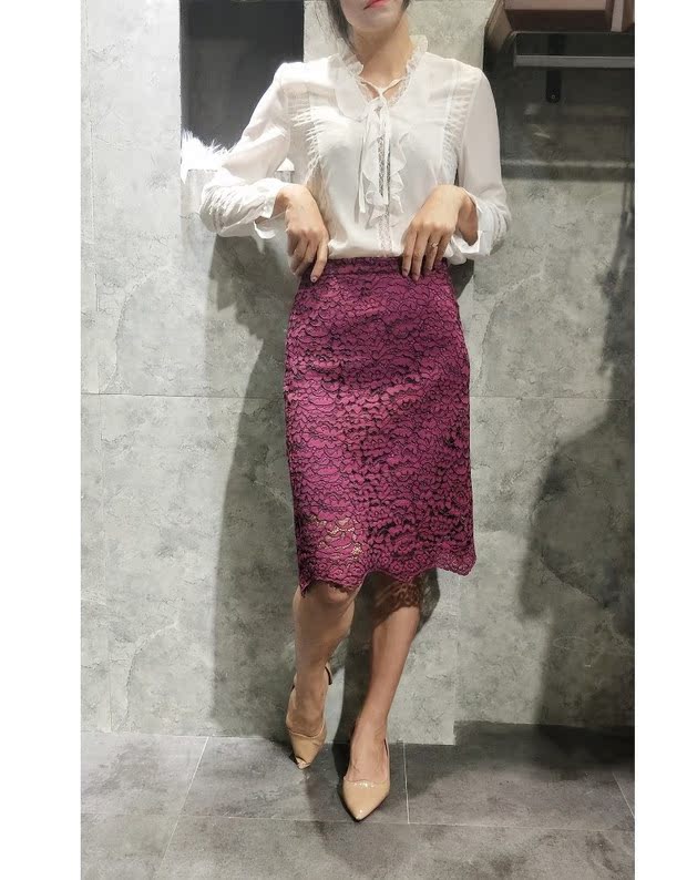 Ga Âu 2018 thu mới Hàng châu Âu thời trang móc rỗng hoa cao eo túi đeo hông váy ren - Cộng với kích thước quần áo áo sơ mi nữ cao cấp