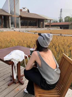 Sexy backless sleeveless knitted small halter top for summer hot girls, unique and exquisite grey top for outerwear