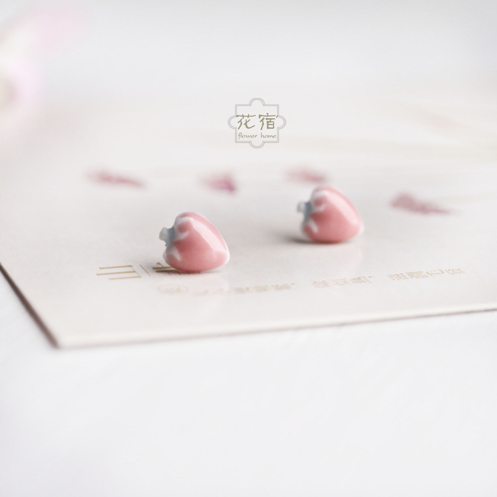 Flower and lodging) Lovely sweet and beautiful handmade strawberry earshot S925 pure silver needle without hole ear clip minimalist Temperament Girl Hearts