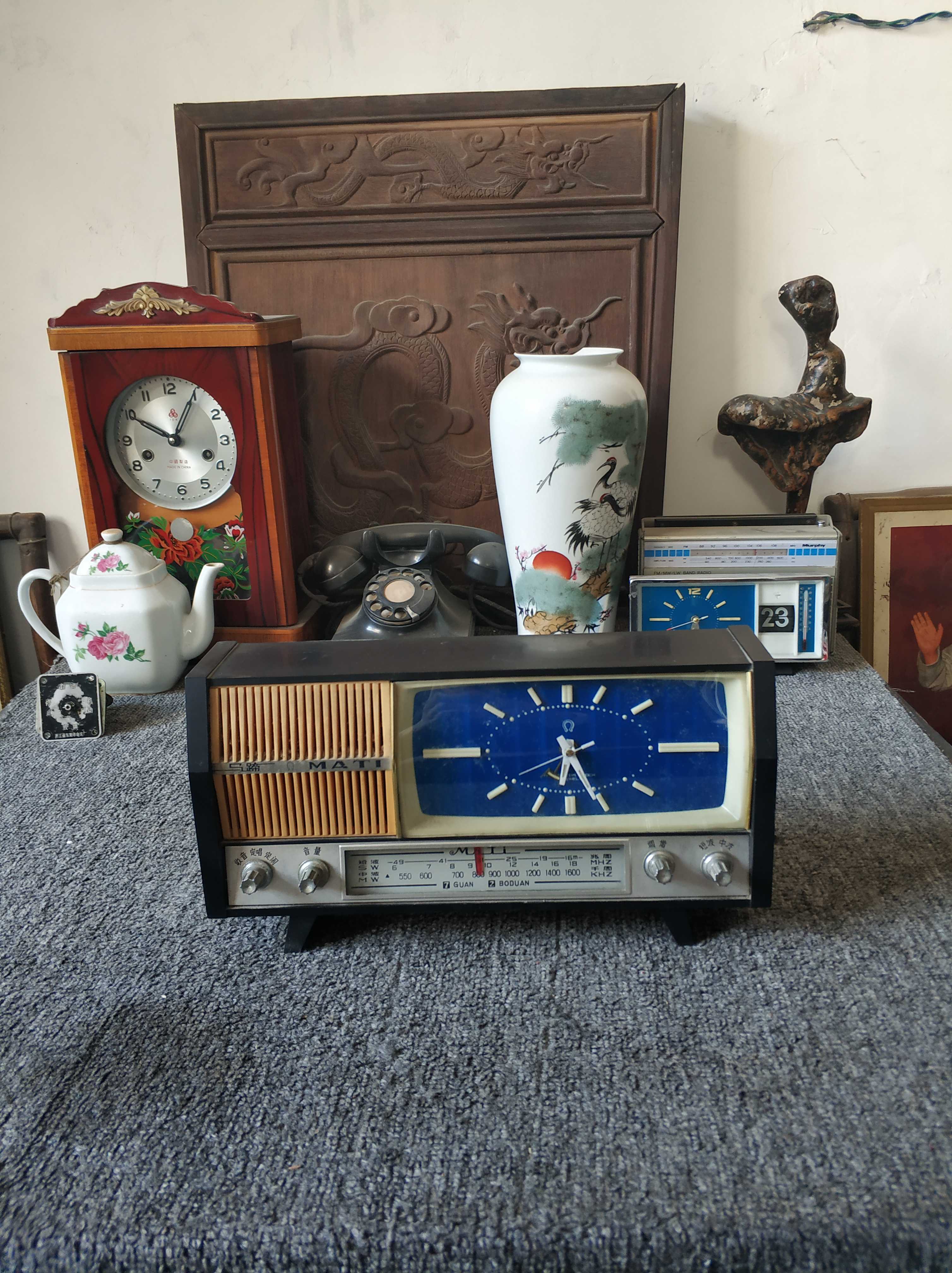 Horseshoe MATI domestic classic clock control radio timing alarm clock calendar Shanghai Fourth Clock Factory Cultural Revolution Collection