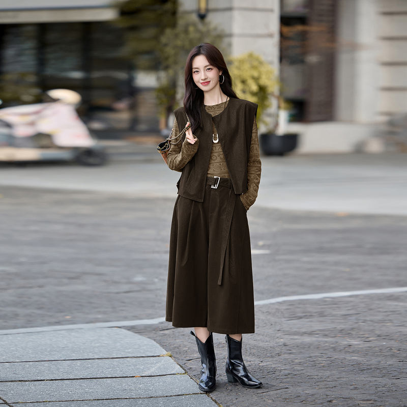 2026 Autumn New Style High-End Elegant Slimming Vest Base Layer Fashion Top Wide-Leg Pants Three-Piece Set Trendy 2026 Autumn New Style High-End Elegant Slimming Vest Base Layer Fashion Top Wide-Leg Pants Three-Piece Set Trendy