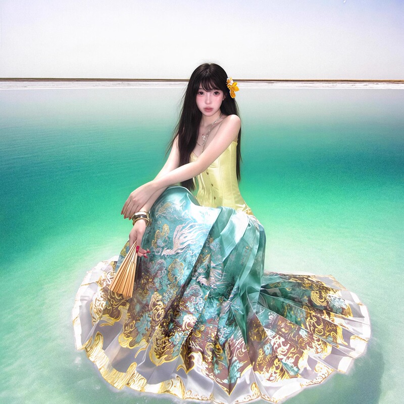 Yunshangyin Original Design, "Qingshan Jiutai (Nine-Tailed) in Ink Painting Style with Gold Thread and Heavy Embellishments Mamian Skirt Hanfu Half Skirt for Women