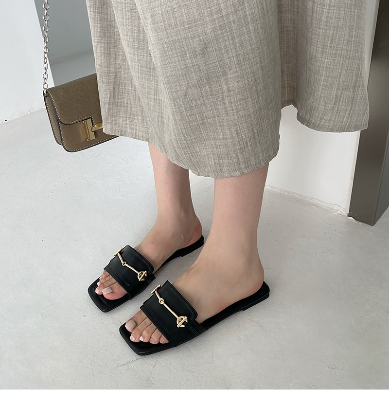2022 summer new flat horsebit buckle open-toed sandals and slippers flat beach flip flops simple square toe women's shoes