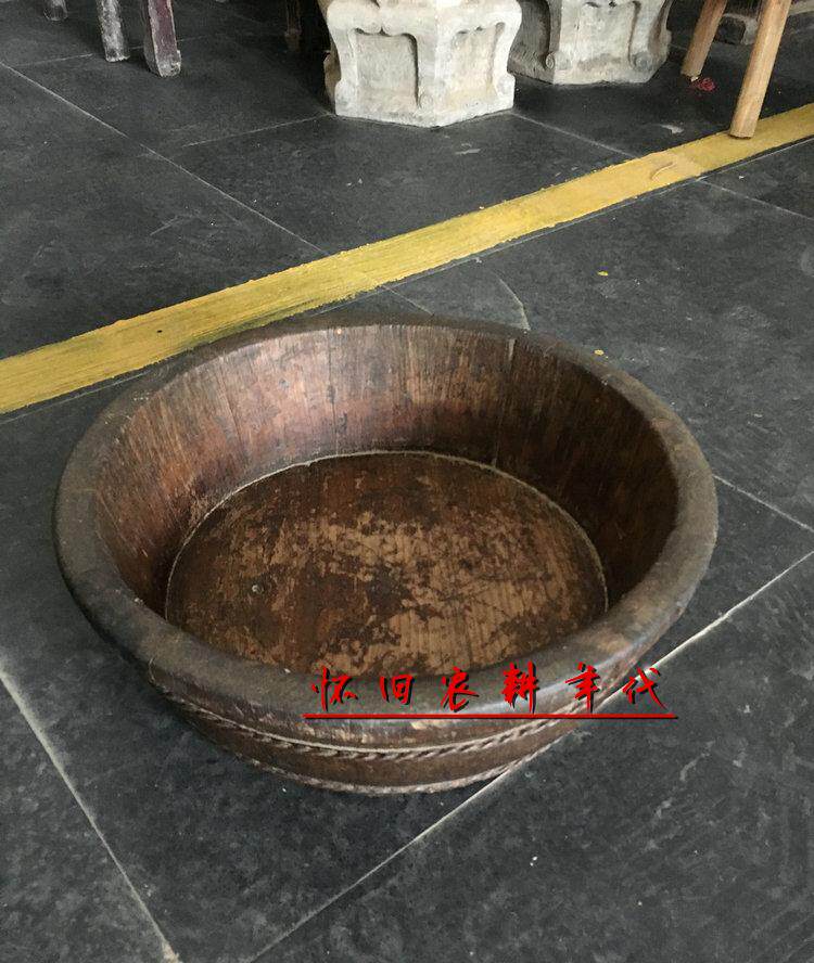 Folklore nostalgia old wooden basin old wooden wash basin old wooden basin old wooden basin scenery and vision props ancient play miscellaneous