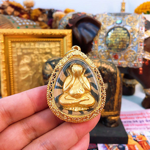 Sukhothai Thai Amulet LP Pae Colored Mud Mask