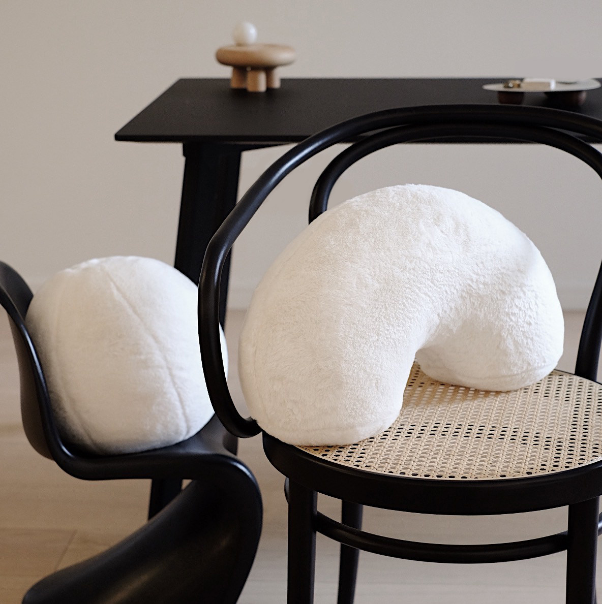 JFdesign VILLI stereoscopic sculptures hold pillows Nordic minimalist art sofa cushions leaning on pillows