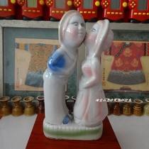 Ceramic kissing man swing mouth couple porcelain plastic 80s nostalgia toy spray hand - drawn porcelain large size