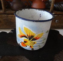 Old enamel cup tea tank old Cup 70 s and 80 s goldfish pattern water Cup folk nostalgia collection film and television props