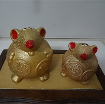 Mouse savings tank a pair of rats saving pot pottery piece of old toy used physical picture shipped