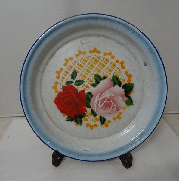 Cultural Revolution Enamel plate 73 years Sunflower Xiangyang Rose map Old tea plate Bar cafe Photo studio Shopping mall props ornaments