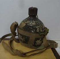 Old Army Cultural Revolution Army kettle aluminum kettle Work Backside Japanese Army fan collection movie props like the picture