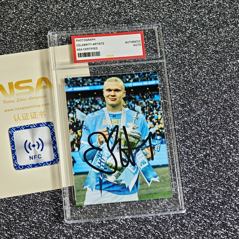 Official Authentic Poster Collection of Norwegian Football Star Haaland's Autographed Photo from the Usa, Canada, and Mexico World Cup Official Authentic Poster Collection of Norwegian Football Star Haaland's Autographed Photo from the Usa, Canada, and Mexico World Cup