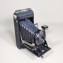 1930 antique camera Zeiss ikon ikonta mechanical leather chamber folding 120 film film machine